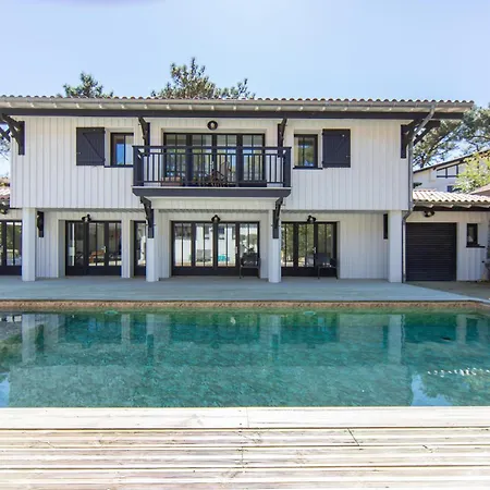 Du Phare Avec Piscine Chauffee Pour 14 Personnes Villa
