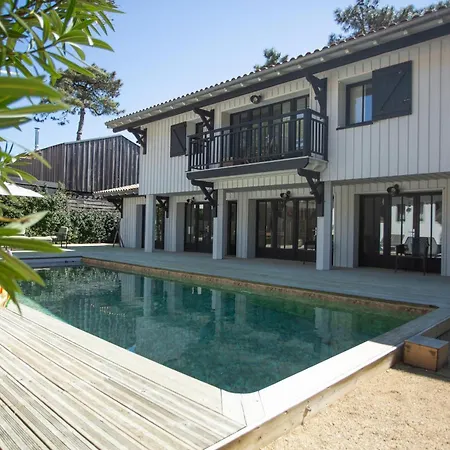 Du Phare Avec Piscine Chauffee Pour 14 Personnes Villa
