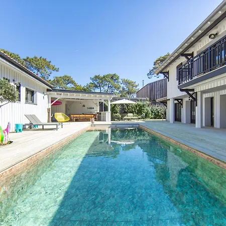 Du Phare Avec Piscine Chauffee Pour 14 Personnes Lège-Cap-Ferret