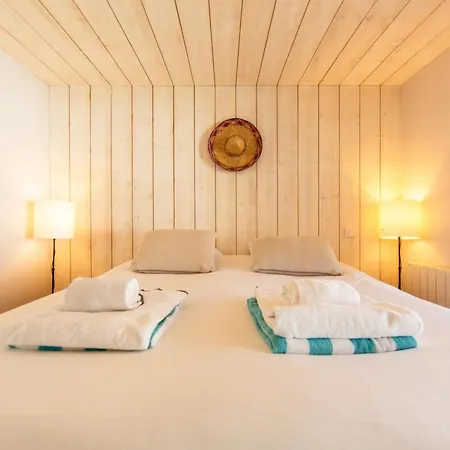 Du Phare Avec Piscine Chauffee Pour 14 Personnes *