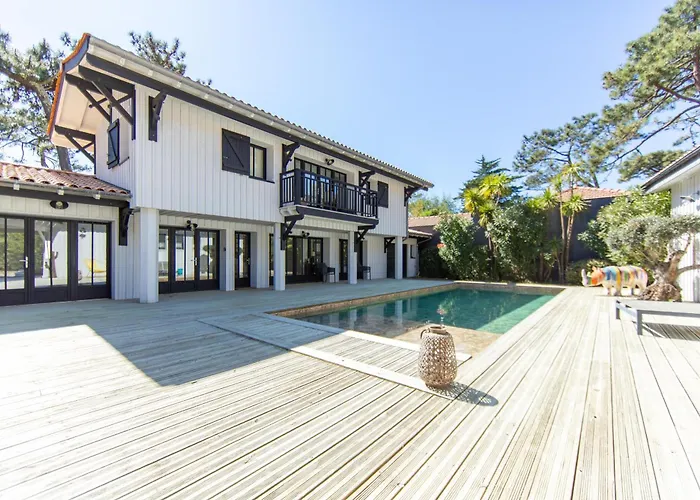 Du Phare Avec Piscine Chauffee Pour 14 Personnes