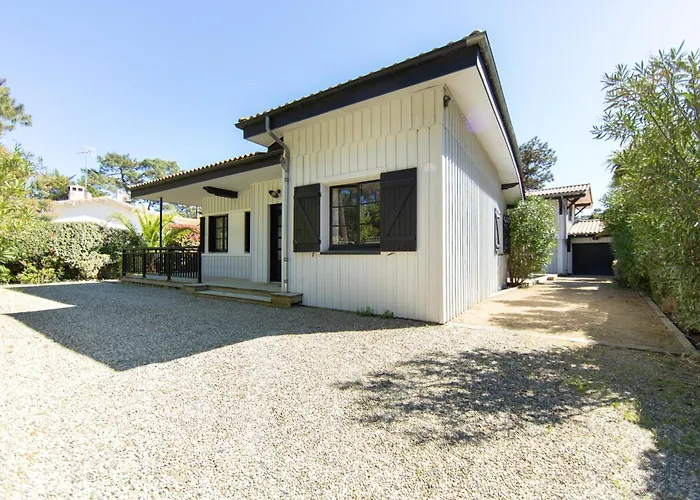 Du Phare Avec Piscine Chauffee Pour 14 Personnes Villa