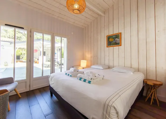 Du Phare Avec Piscine Chauffee Pour 14 Personnes *